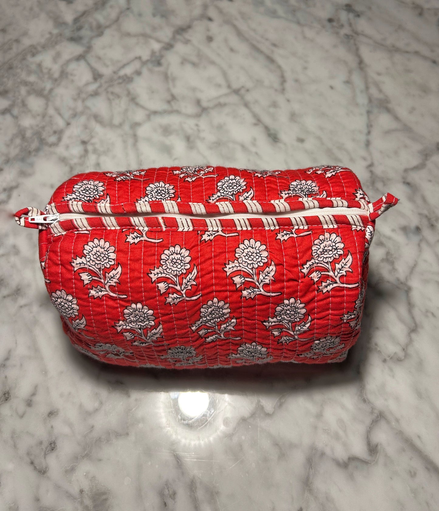 Quilted Toiletry & Makeup Bag - Waterproof Interior, 3-Size Options - Model: Red Floral