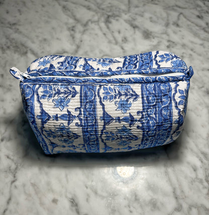 Unique Quilted Toiletry & Makeup Bag – Waterproof Interior, 3-Size Options, Model: Blu Floral