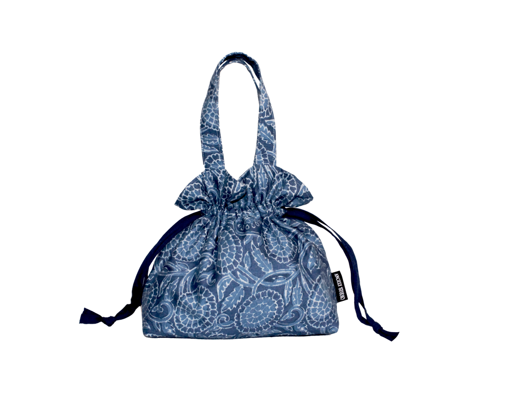 Blue flower pattern drawstring handbag 